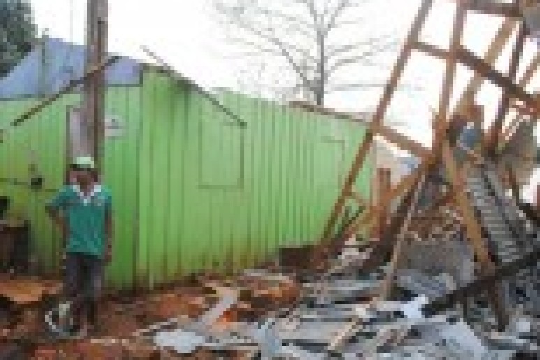 Capa notícia Temporal destelha casas em São Lourenço do Oeste