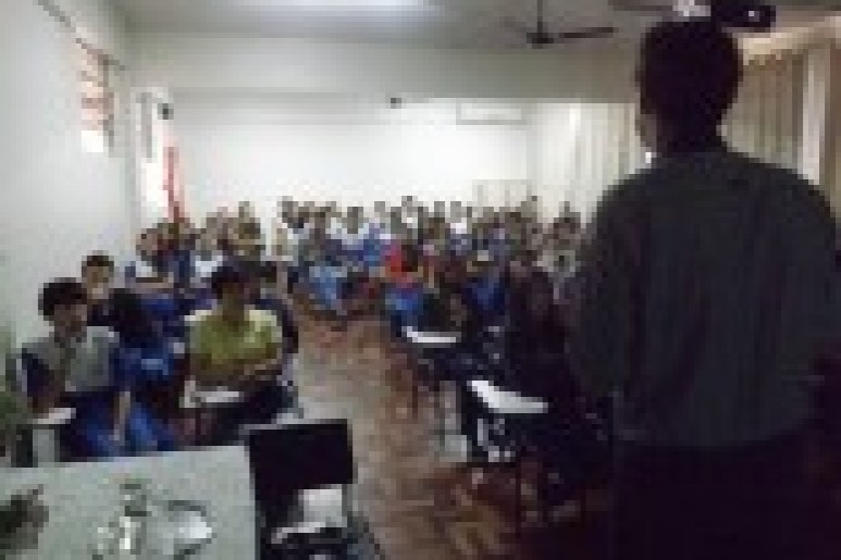 Capa notícia Presidente da ACISLO palestra pra jovens sobre empreendedorismo