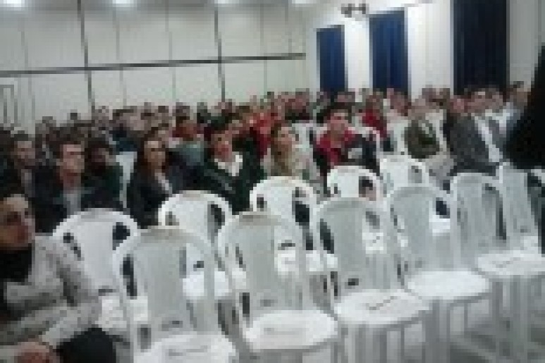 Capa notícia Palestra sensibiliza empresários e estudantes para participação no Empretec